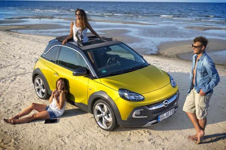 El Opel ADAM ROKS en circuito y con los fans de la marca alemana